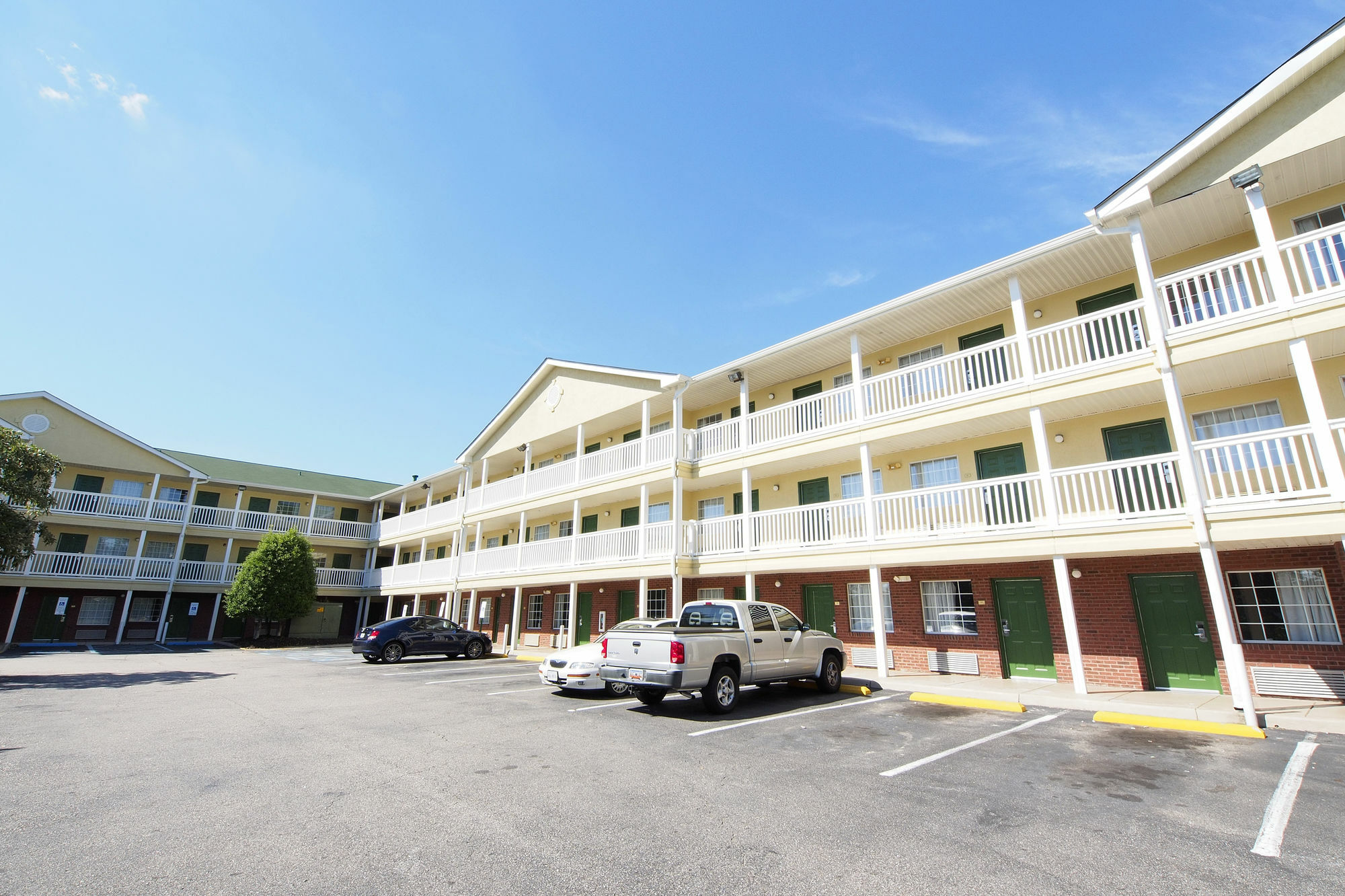 Sun Suites Of 체서피크 외부 사진