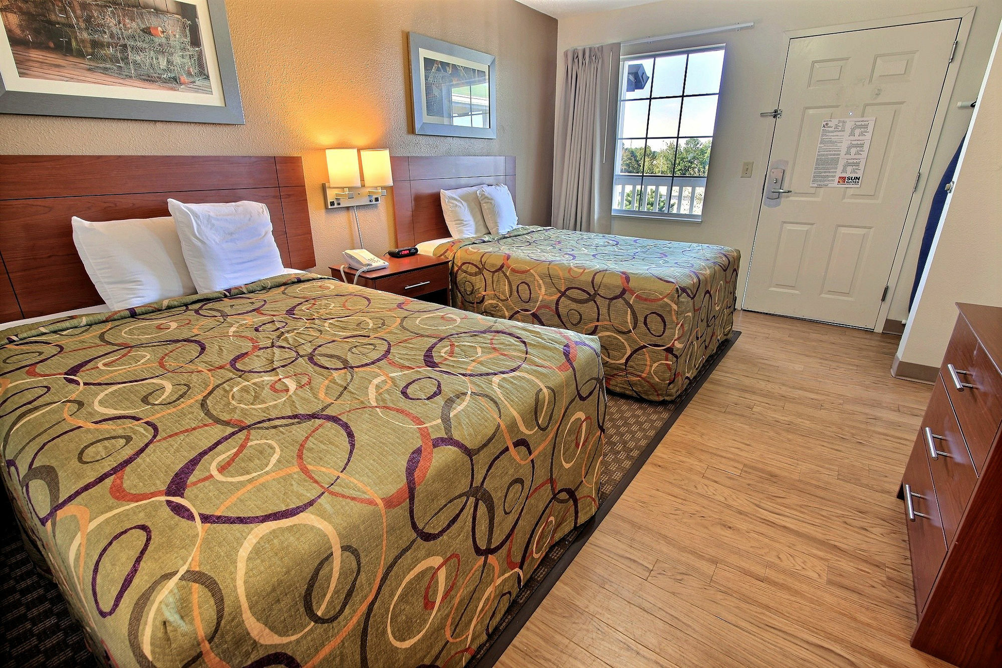Sun Suites Of 체서피크 외부 사진