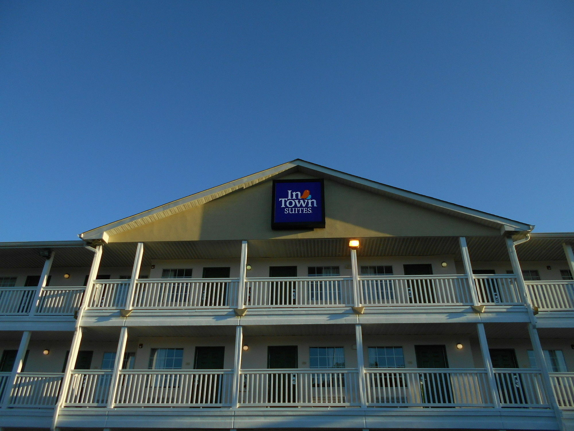 Sun Suites Of 체서피크 외부 사진